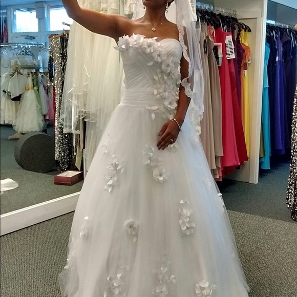 Wedding dress - Picture 5 of 5